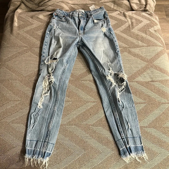 Abercrombie High Rise Mom Jean - Picture 1 of 9